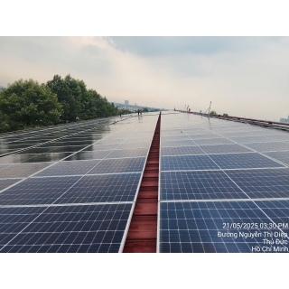cach-microinverter-hoat-dong-chuyen-doi-dc-ac-tai-tung-tam-pin