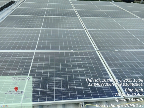 tam-pin-mat-troi-2-mat-bifacial-loi-ich-va-ung-dung-dot-pha