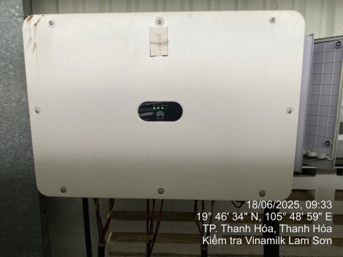 lap-dat-optimizermicro-inverter-cho-tung-tam-pin-toi-uu-hoa-o-cap-do-module