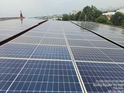 nang-cap-len-tam-pin-hai-mat-bifacial